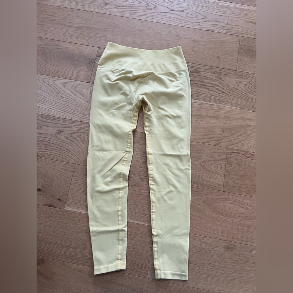 Alphalete Amplify Yellow Leggings Size Mediun